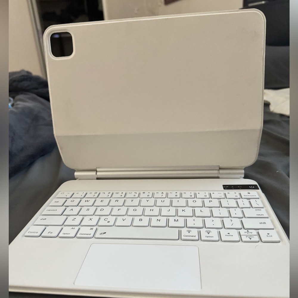 IPAD 11 inch/10.9 BT Keyboard case!